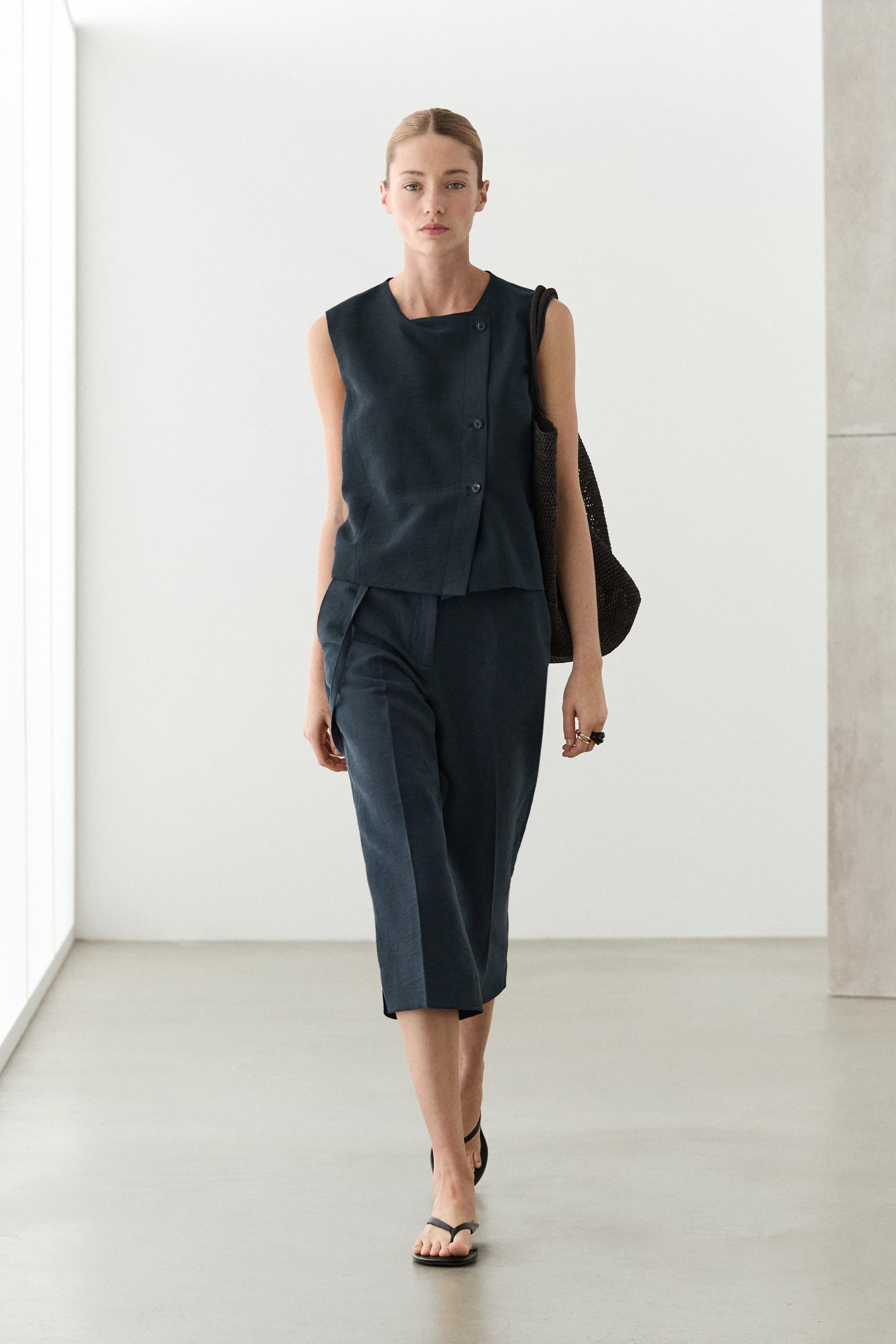 Flowing cotton and linen blend Bermuda shorts with belt — Navy blue