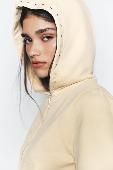 SWEAT EN MOLLETON À CAPUCHE ET CLOUS - Bis de Zara - Image 3