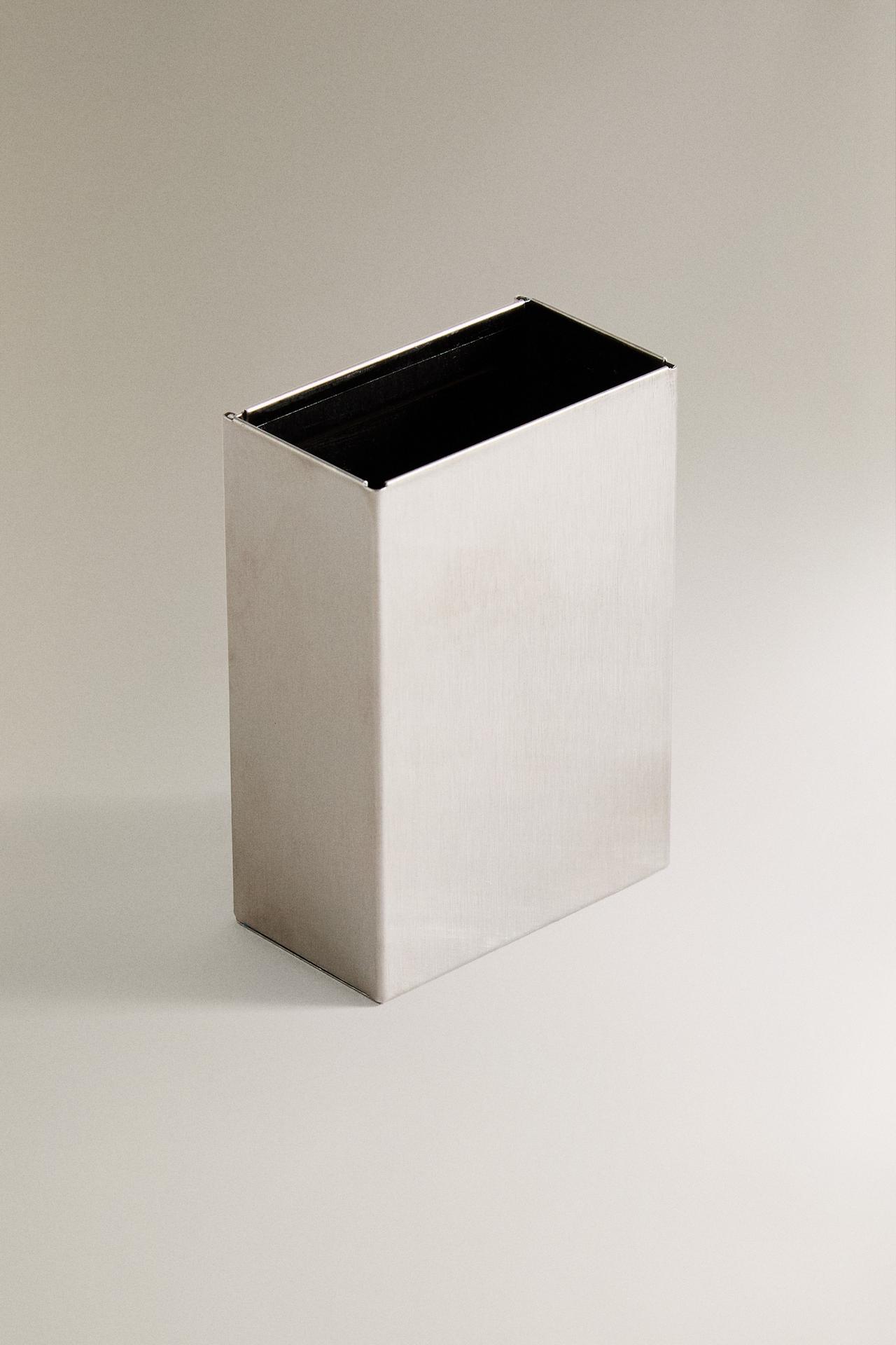 MAGNETIC STAINLESS STEEL PENCIL HOLDER — Steel