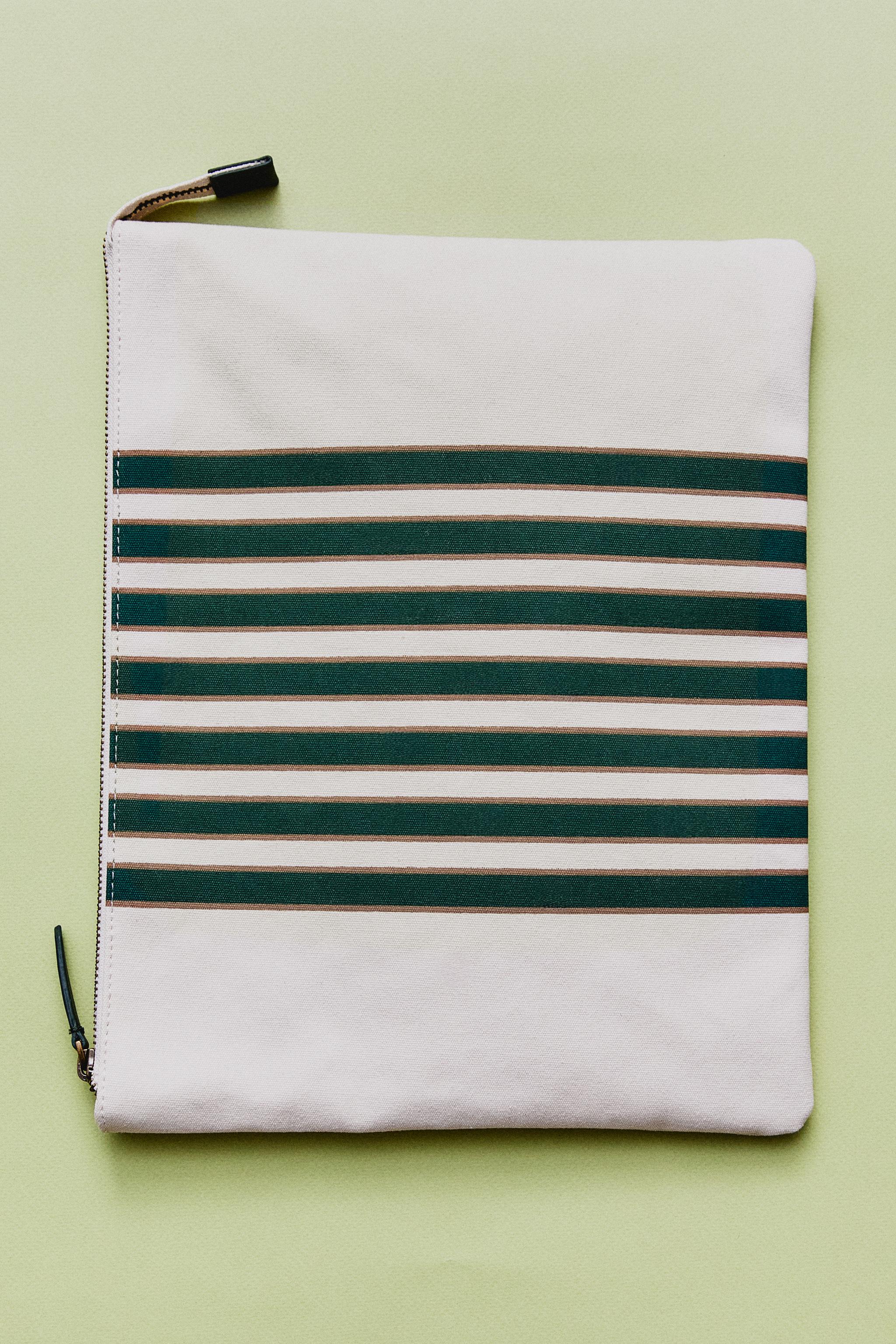 STRIPED TRAVEL BAG
