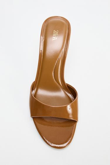 SANDALES À TALONS EFFET VERNIS - Marron clair de Zara