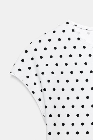 T-SHIRT COURT À MANCHES COURTES ET POIS - Blanc / Noir de Zara - Image 4
