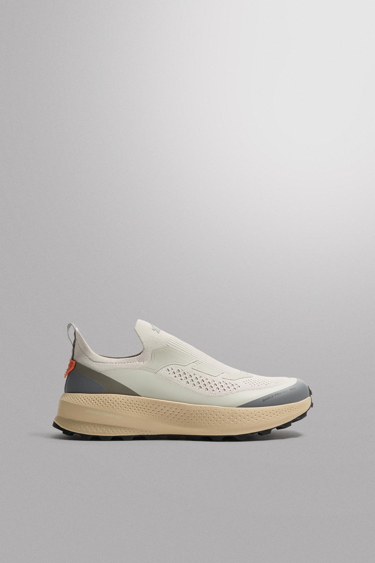 TRAIL RUNNING SNEAKERS — Gray