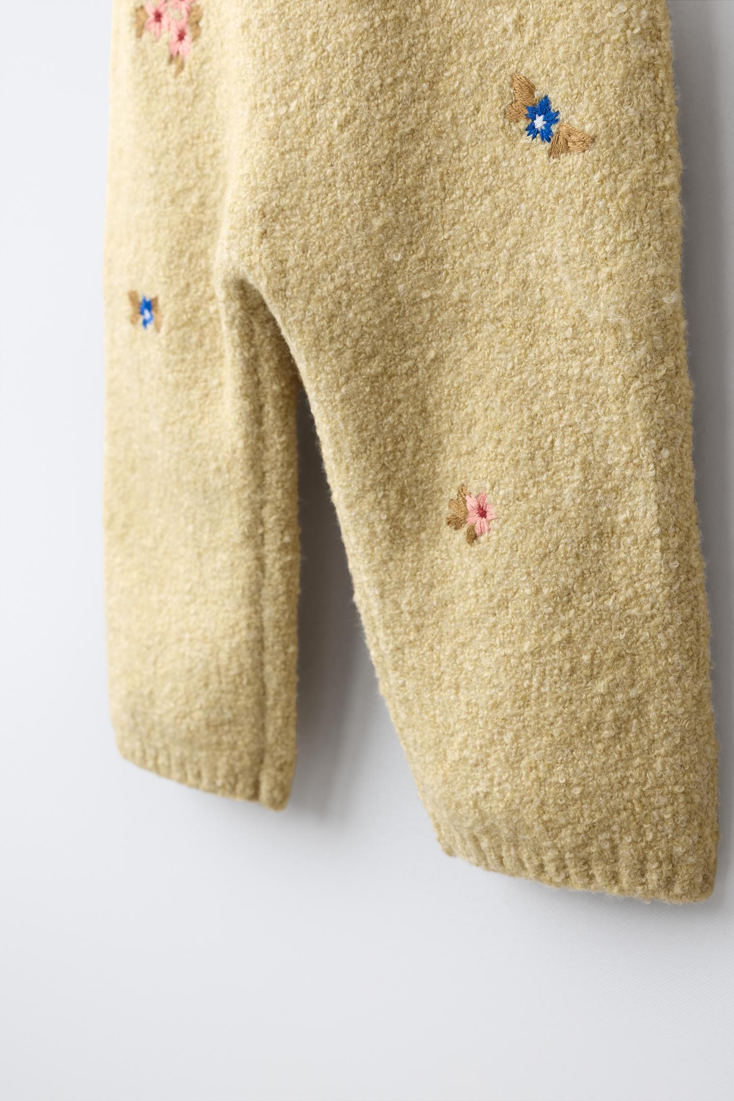 Детские свитеры Zara Long Knit Pinafore with Embroidered Flowers, цвет: Светлый жёлтый — фото 4