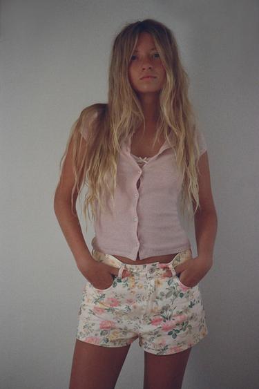 SHORTS FLORES DENIM TRF TIRO ALTO - Blanco roto de Zara