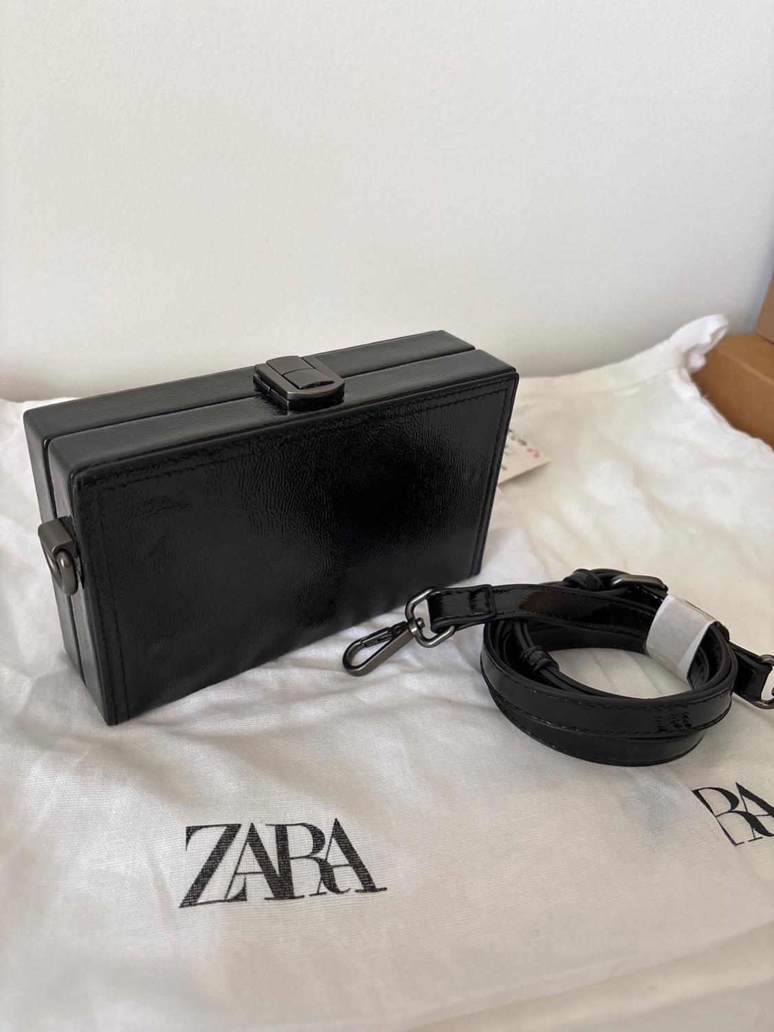 RIGID FAUX PATENT LEATHER MINI CROSSBODY BOX BAG - Image 4