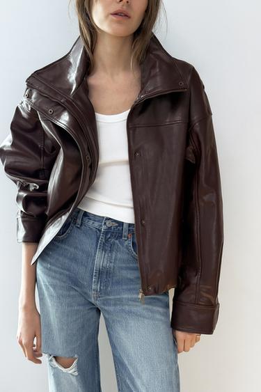 جاكيت جلد صناعي بطيات - عنابي داكن الخاص بـ Zara