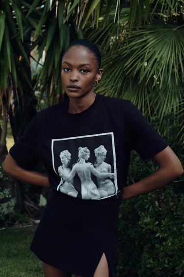 ФУТБОЛКА С ПРИНТОМ «СКУЛЬПТУРА» — ЧЕРНЫЙ от Zara — изображение 0