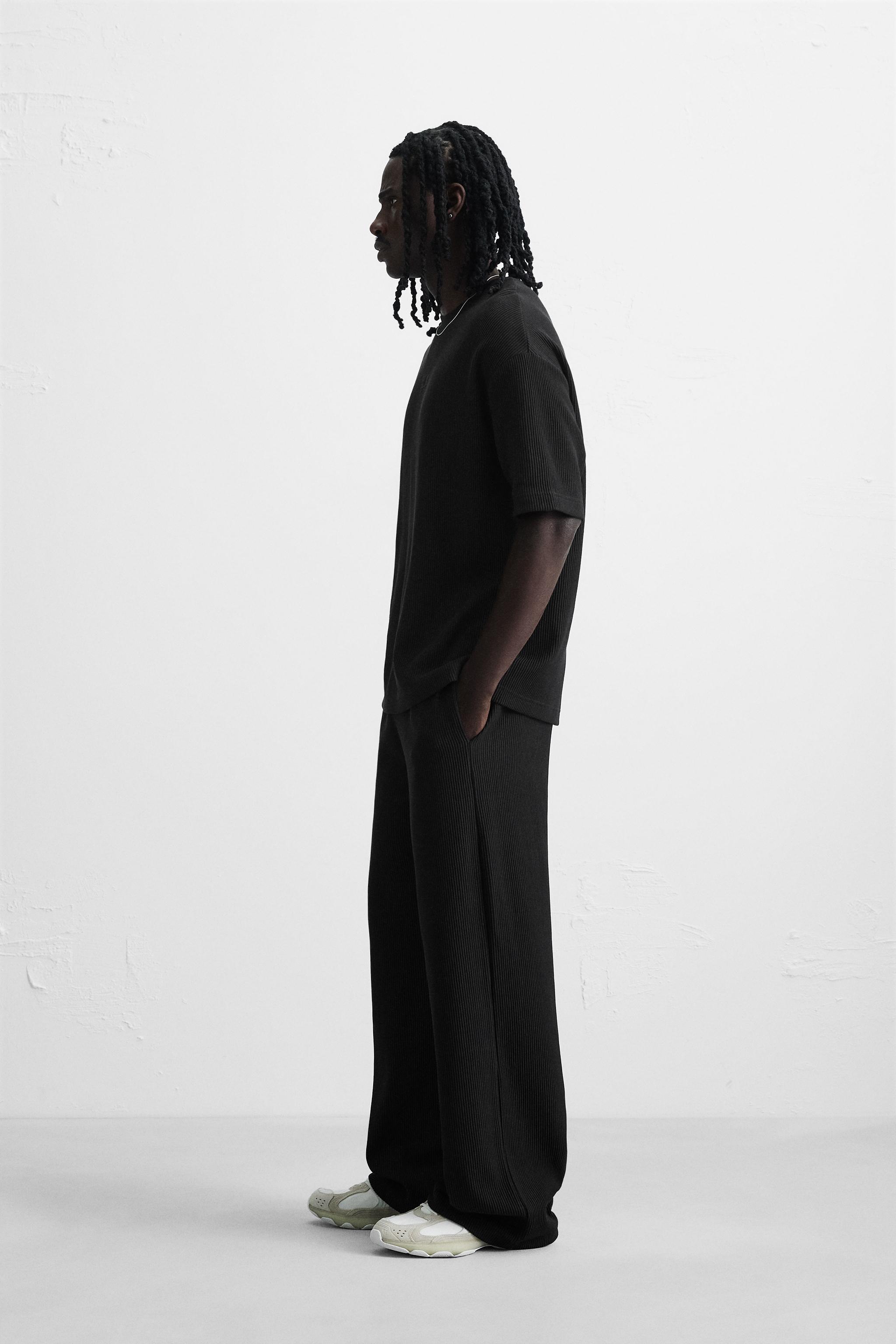 VERTICAL TEXTURED T-SHIRT