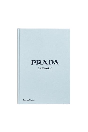 كتاب PRADA CATWALK (بالإنجليزية) - أزرق فاتح الخاص بـ Zara