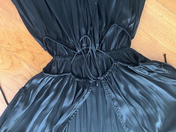 zara pleated cut out dress CREASED-EFFECT CUT-OUT SECOND HAND Kopčanje na leđima skrivenim BestWedding Size:LRG Joanna Hope Green Linear Zara maxi dress