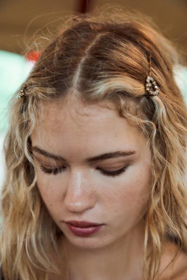LOT DE 4 BARRETTES BRILLANTES - Doré de Zara - Image 1