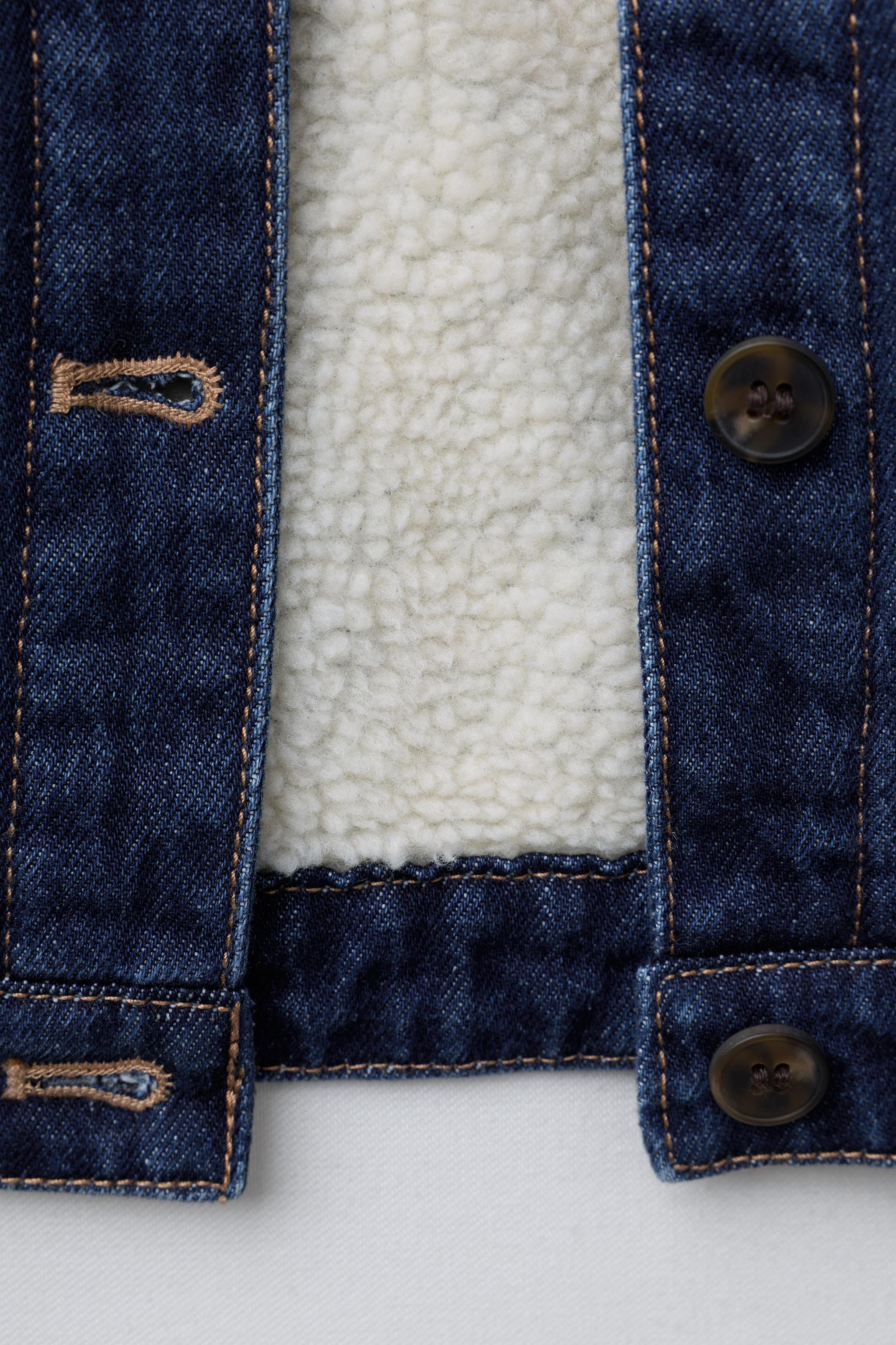 VESTE EN DENIM AVEC DOUBLURE MOUTON ET FLEURS BRODÉES