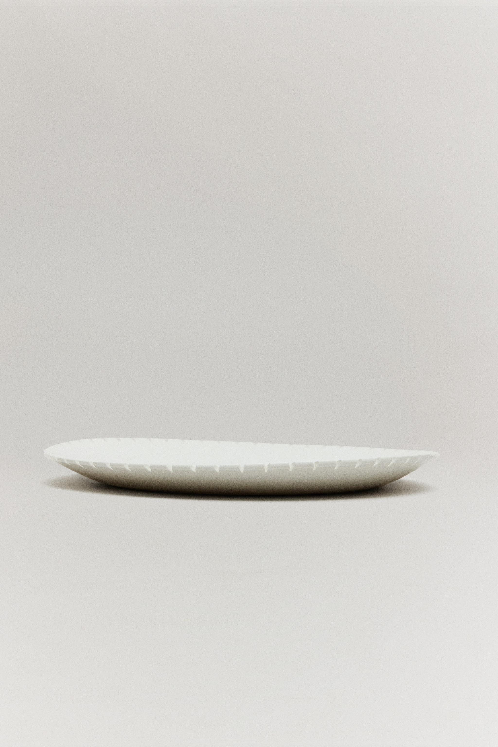 THE DENTATA DESSERT PLATE