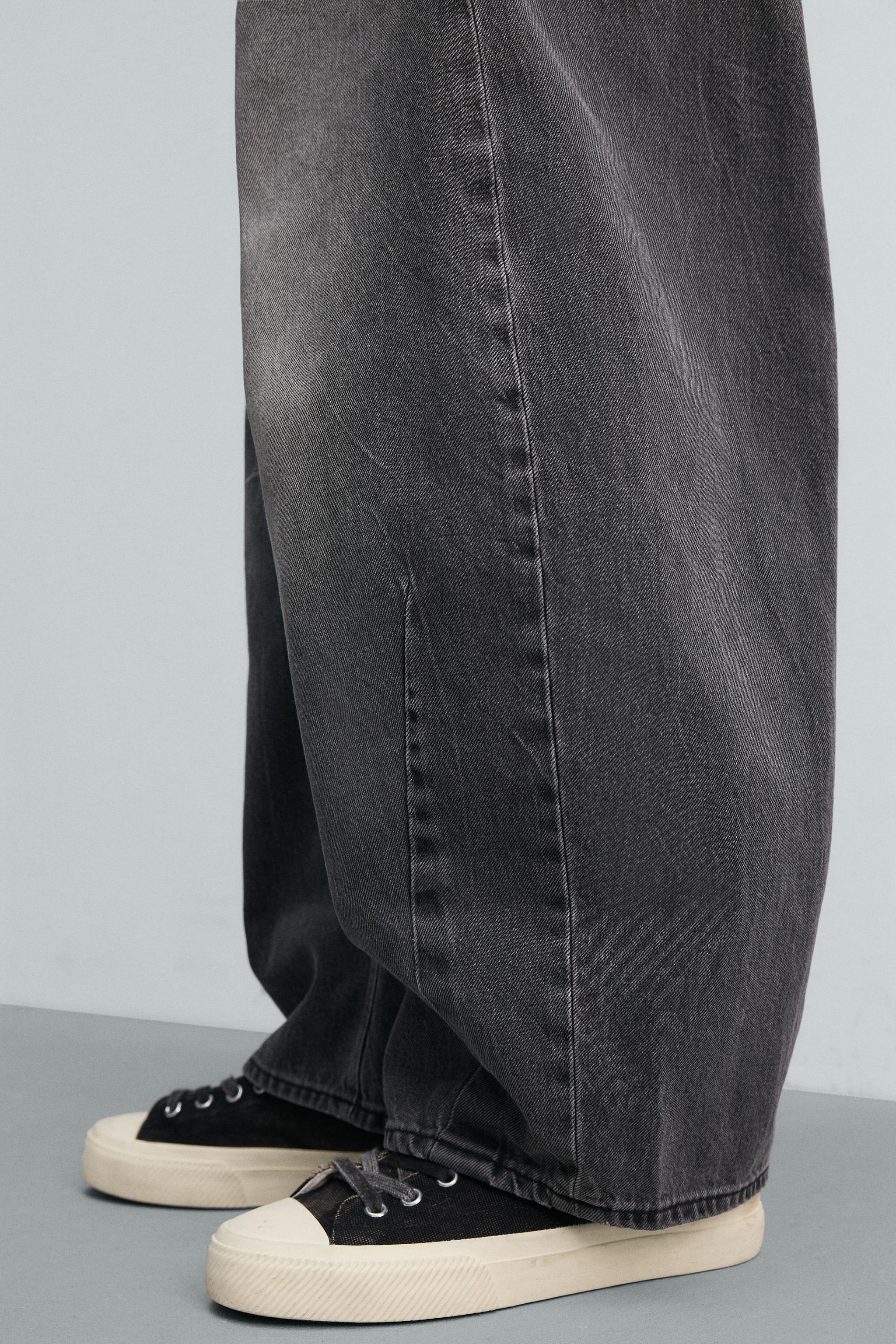RELAXED BARREL FIT JEANS WITH DARTS