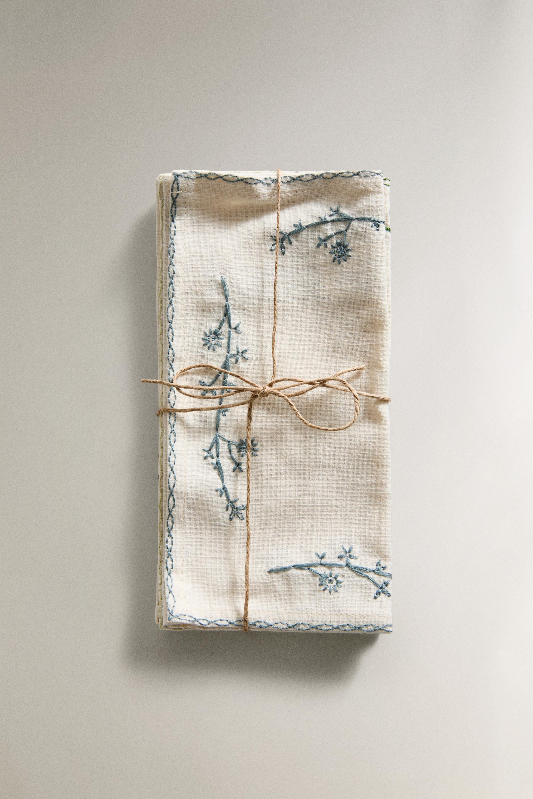LOT SERVIETTES BRODERIE VÉGÉTALE (LOT DE 4)