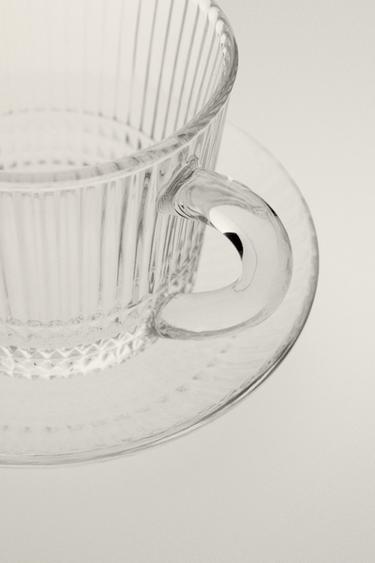 GLASS COFFEE CUP WITH SAUCER AND RAISED GEOMETRIC DESIGN. — Transparent 3