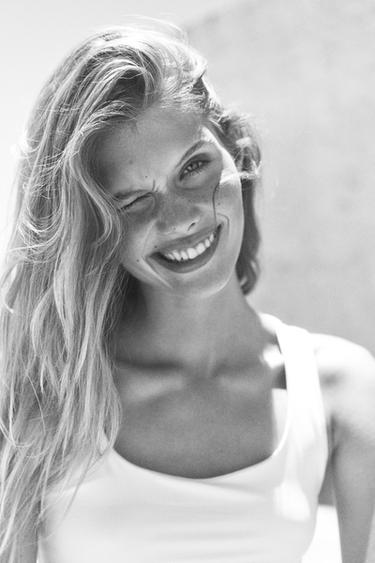 تيشيرت بولي أميد بحمالات عريضة - أبيض by Zara