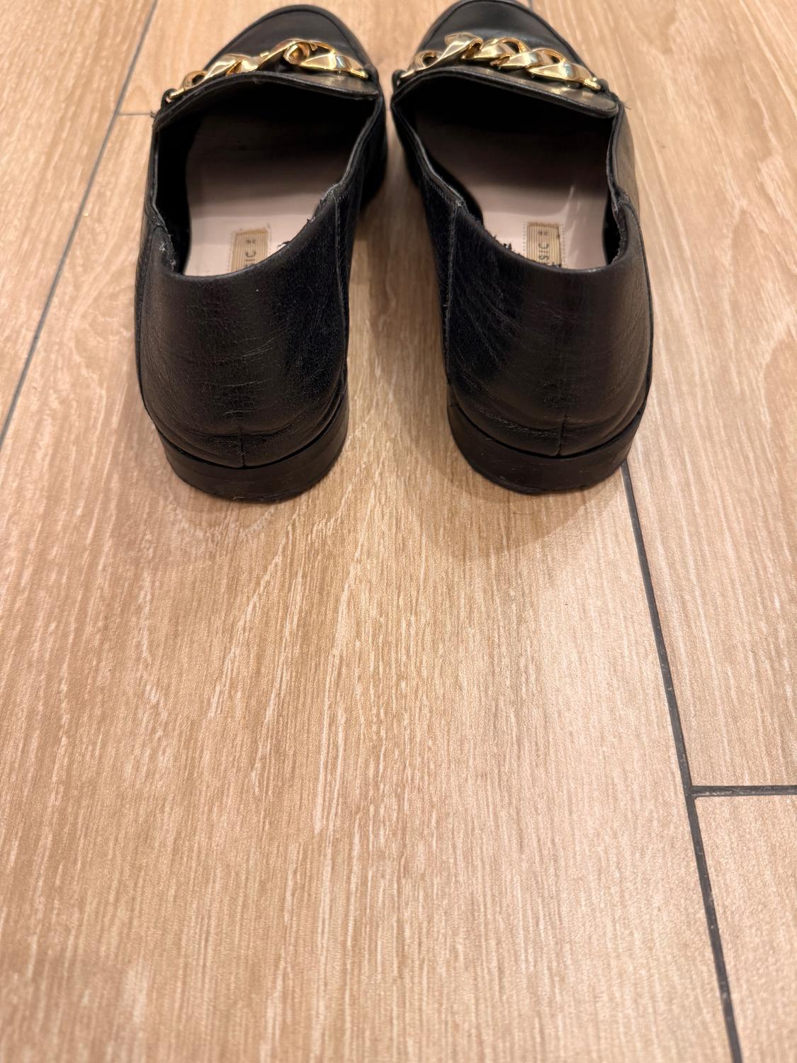 LEATHER LOAFERS WITH CHAIN DETAIL - Image 4