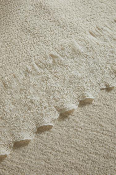 TEXTURED COTTON BEDSPREAD WITH EMBROIDERED RUFFLE TRIM - Ecru by Zara