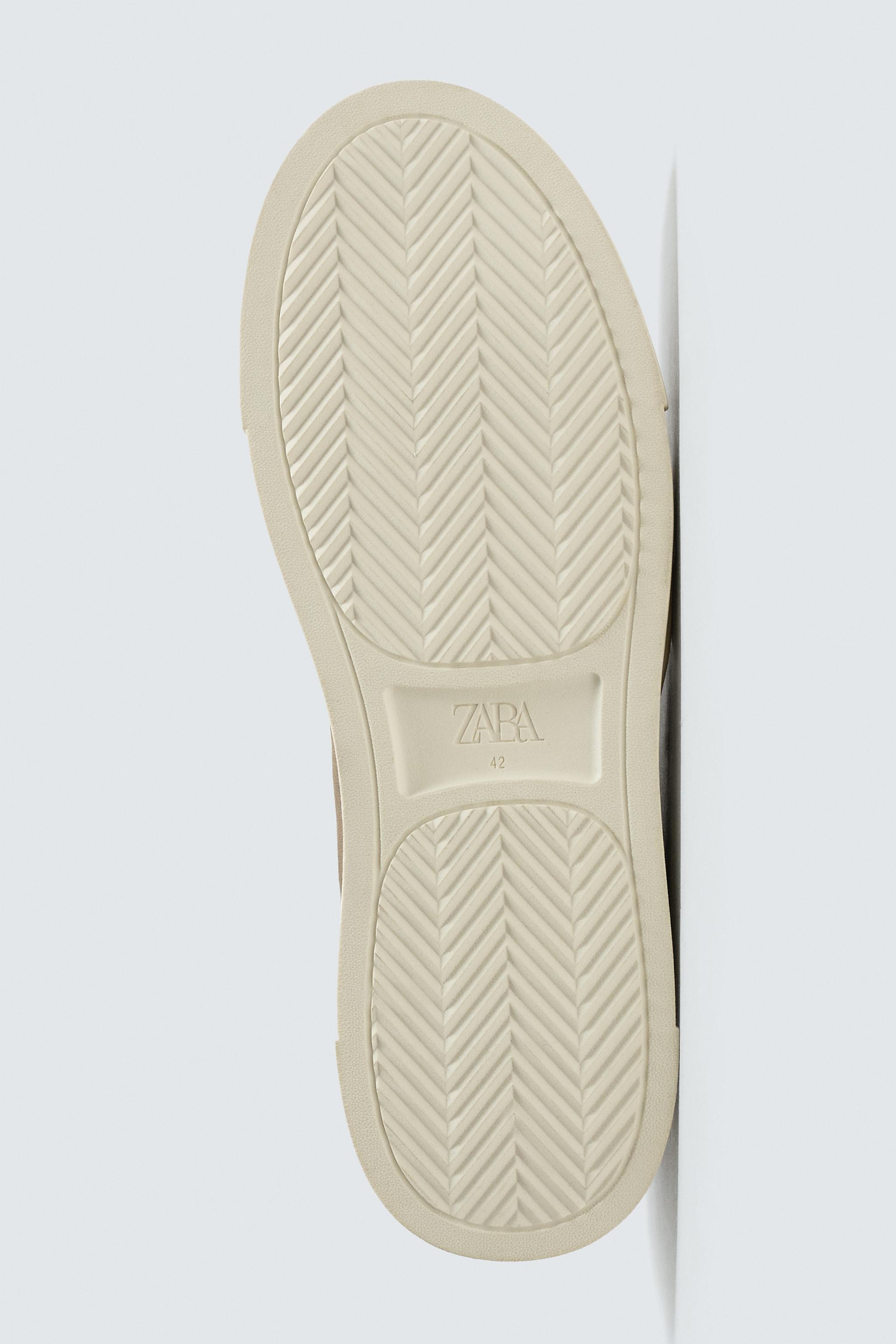 RETRO STYLE SNEAKERS