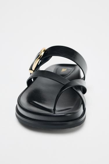 SANDALES PLATES BOUCLE - Noir de Zara - Image 4