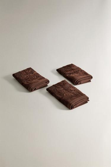 SERVIETTE INVITE JACQUARD FLEURS (LOT DE 3) - Terracota de Zara - Image 1