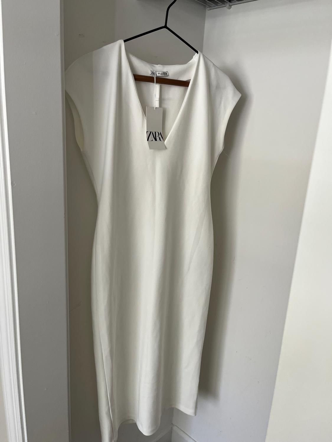 FITTED V-NECK MIDI DRESS