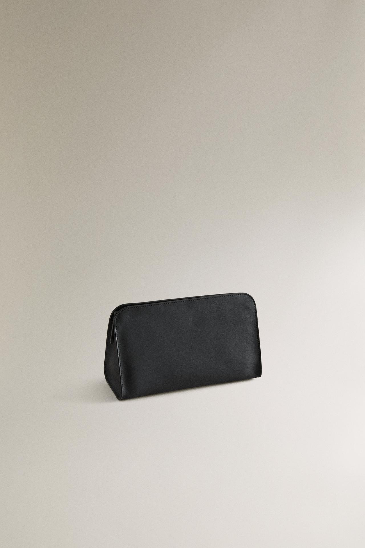 LEATHER WASH BAG — Black