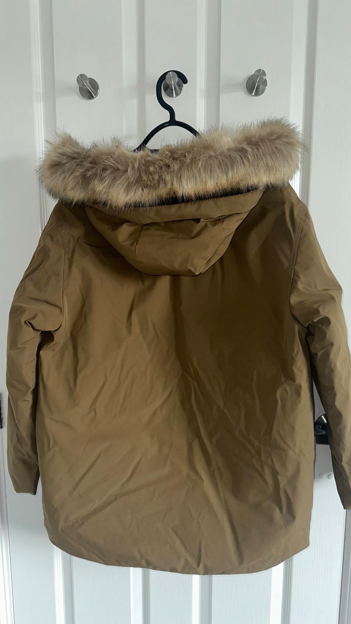 DOWN AND FEATHER PARKA WITH DETACHABLE FAUX FUR-LINED HOOD - Image 2