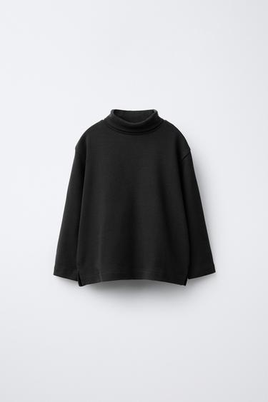 CAMISETA CUELLO VUELTO  - Negro de Zara