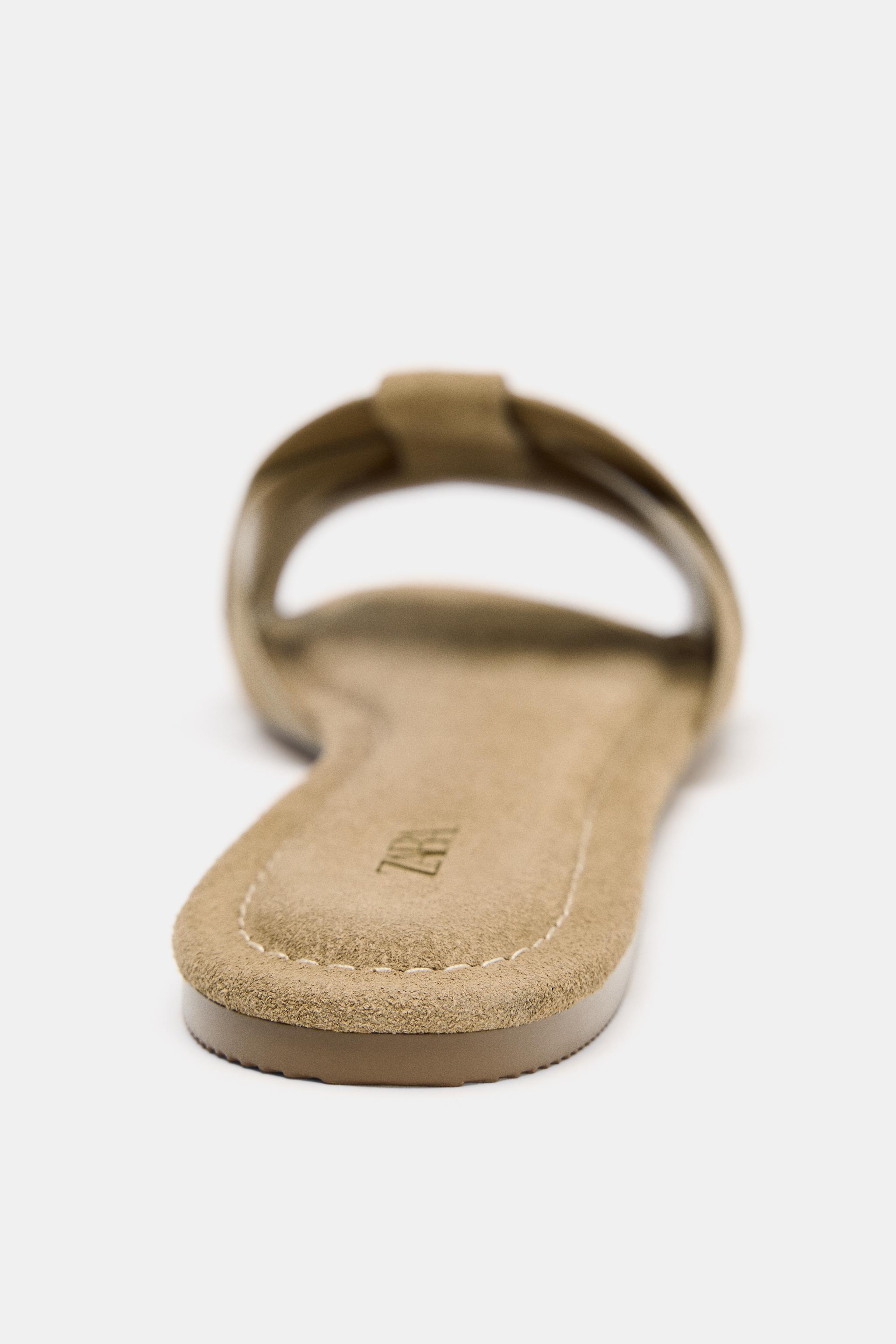 クロスストラップ付きスプリットスエードフラットサンダル