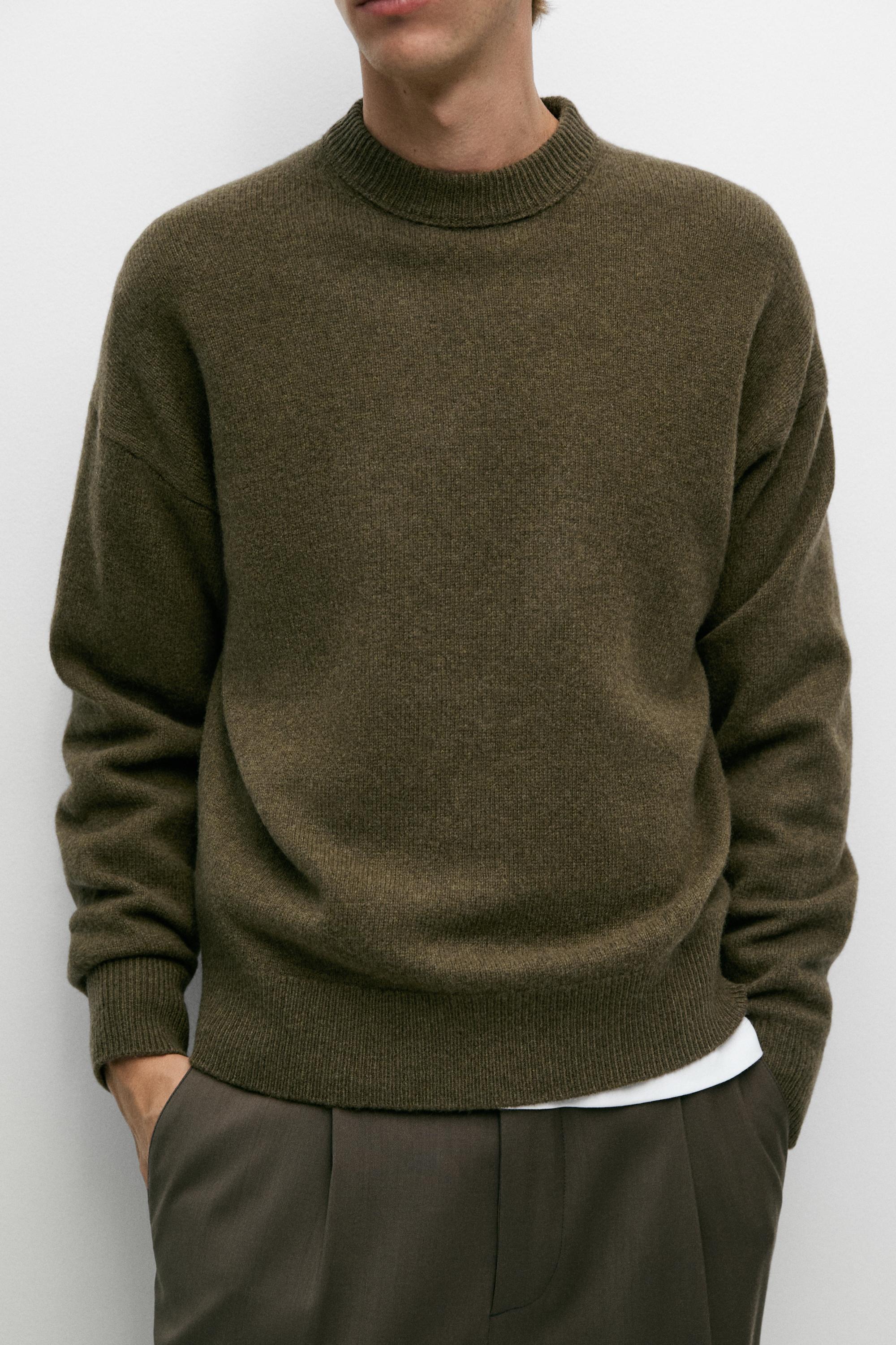 100% wool knit round-neck sweater