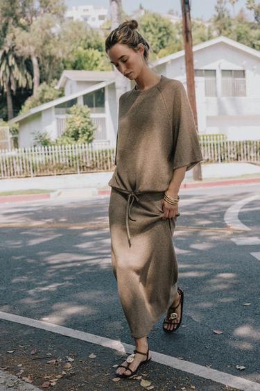 T-SHIRT EN MAILLE COUPÉE - Marron / Écru de Zara - Image 3
