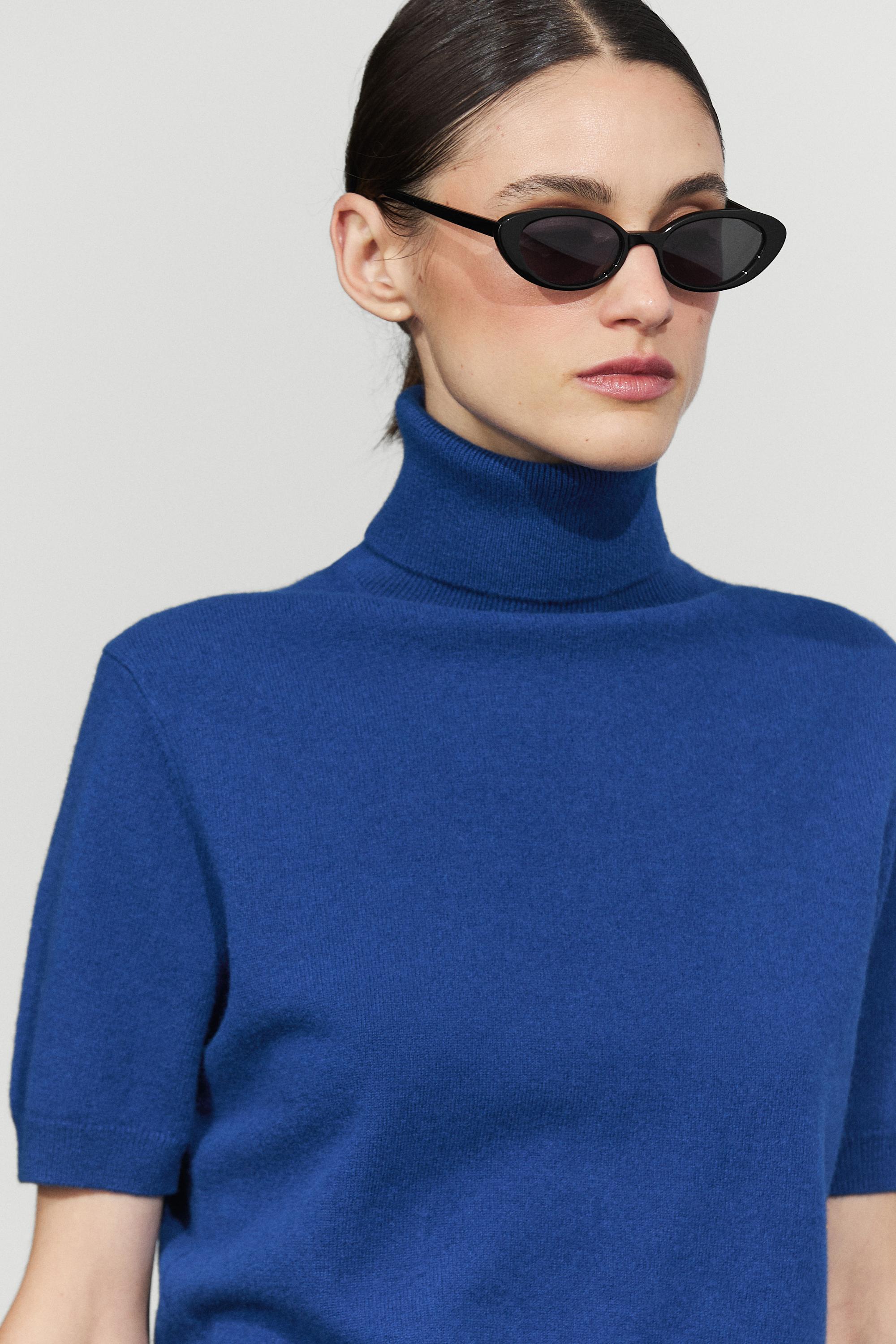 Pull maille col roulé manches courtes