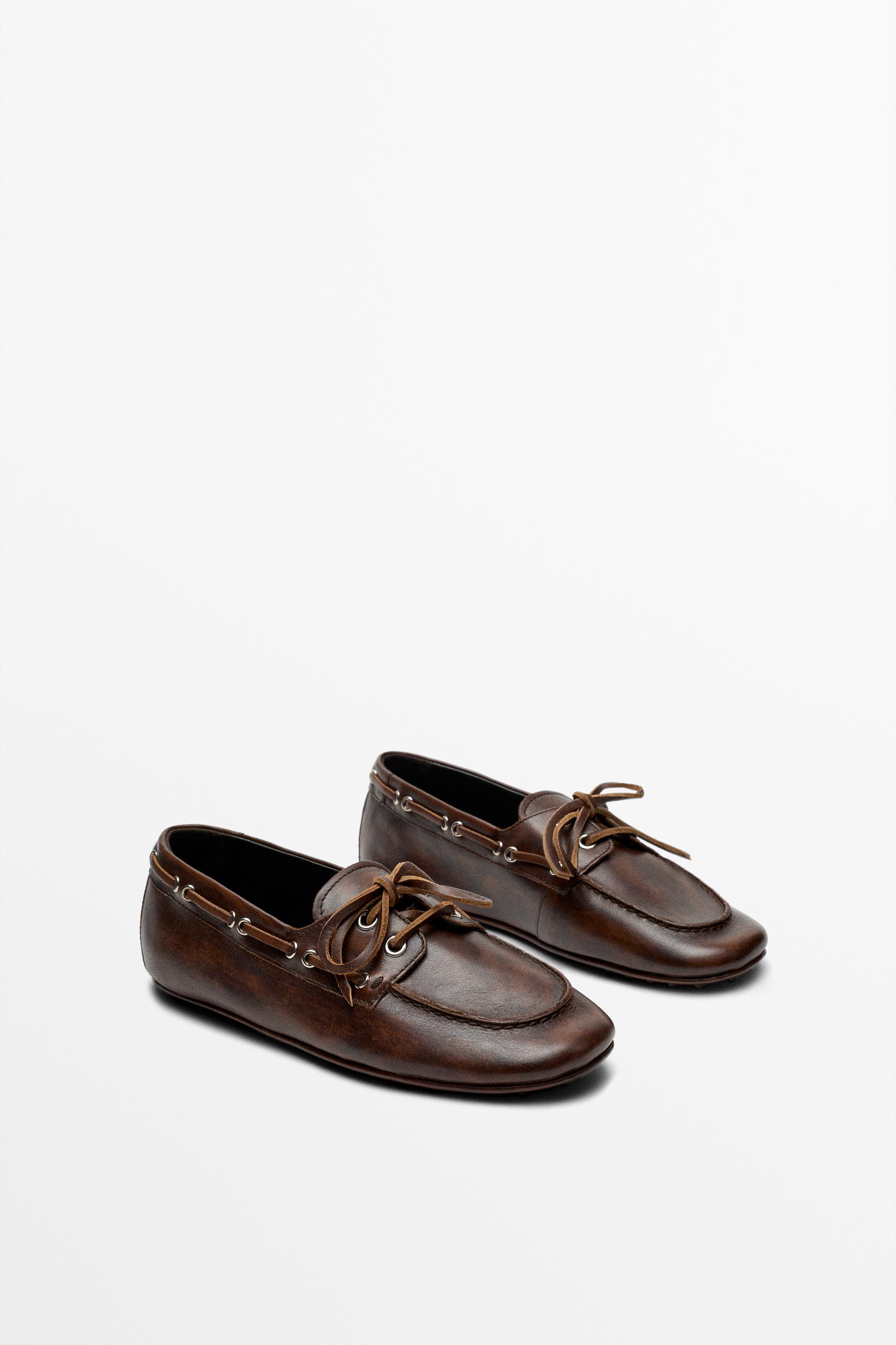 Leather lace-up boat shoe