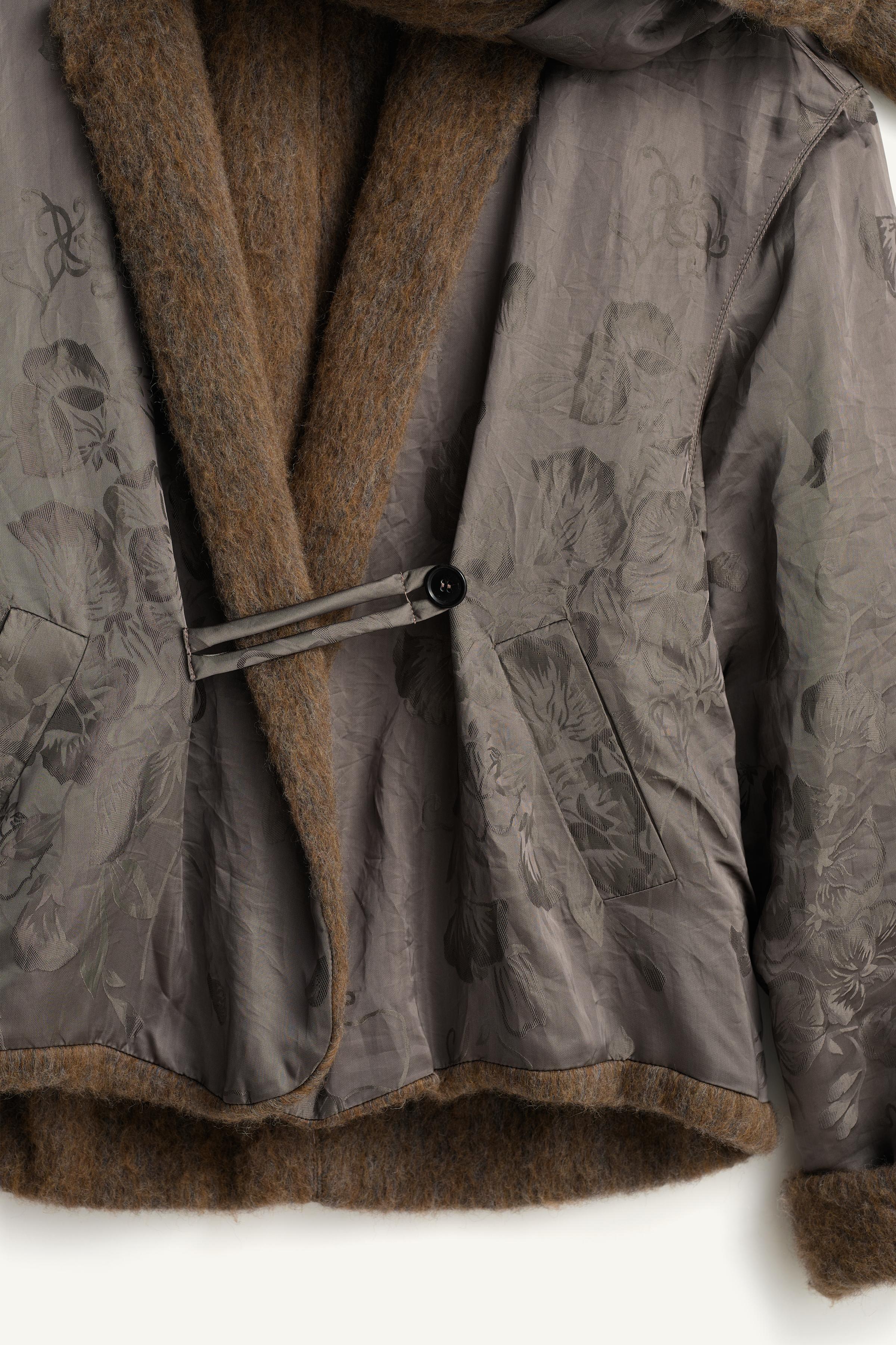 LIMITED EDITION REVERSIBLE JACQUARD COAT WITH SCARF