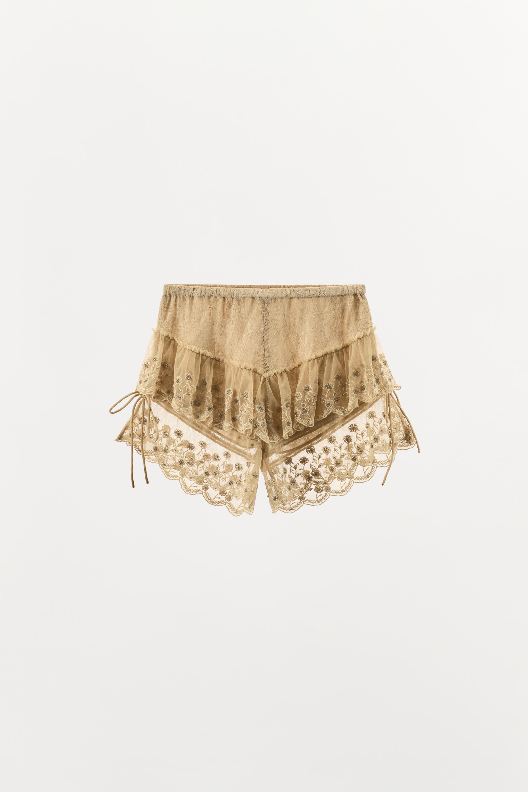 EMBROIDERED RUFFLE SHORTS