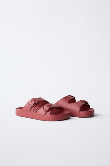 RUBBERISED SANDALS WITH BUCKLES - Maroon by Zara