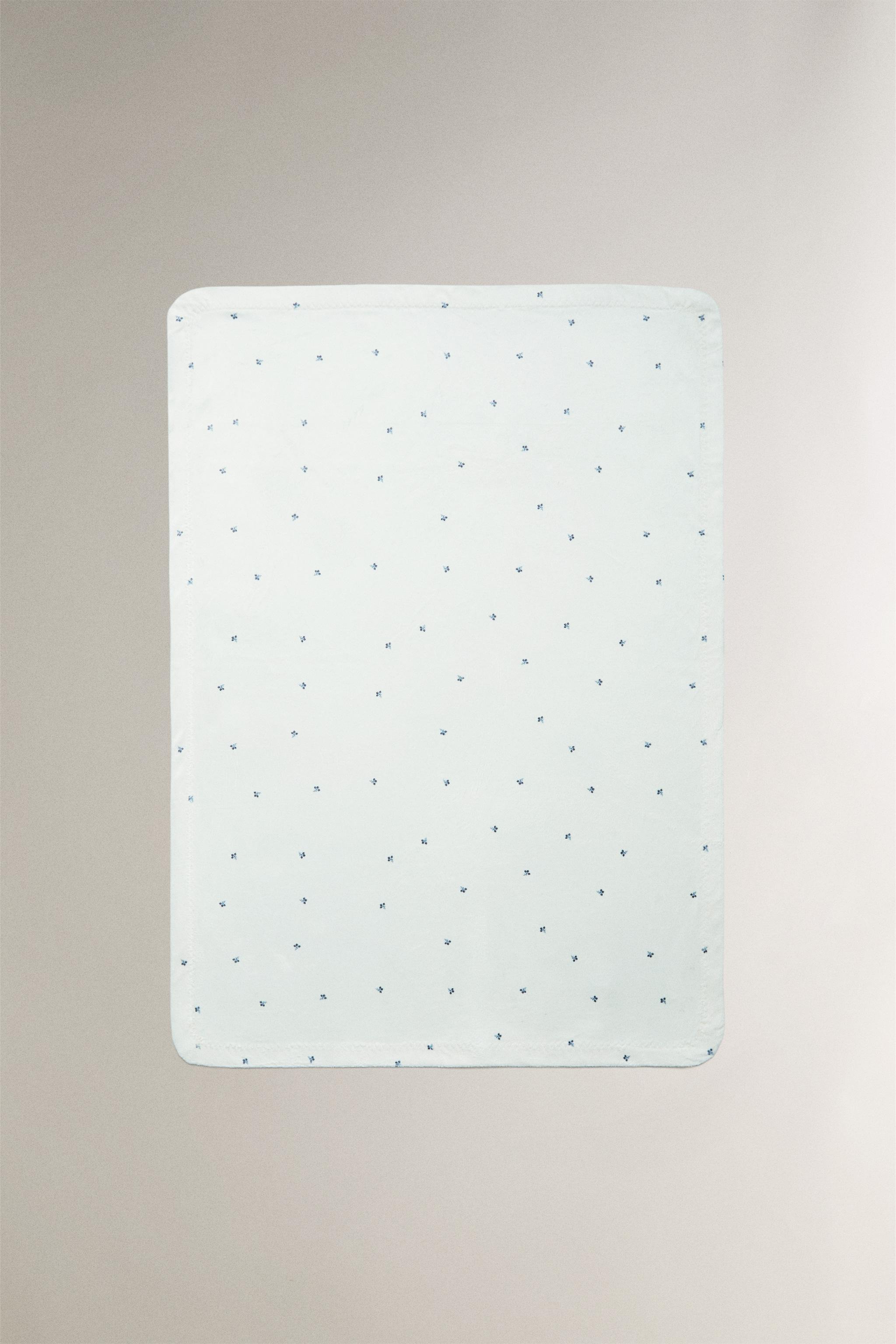 BABY FLEECE BLANKET WITH FLOWERS