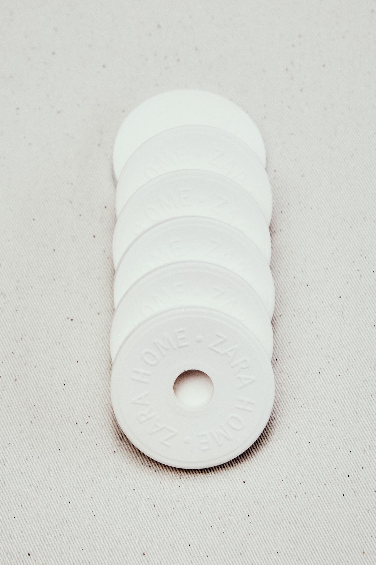 WHITE POWDERY SCENTED CERAMIC PACK (PACK OF 6) — Various