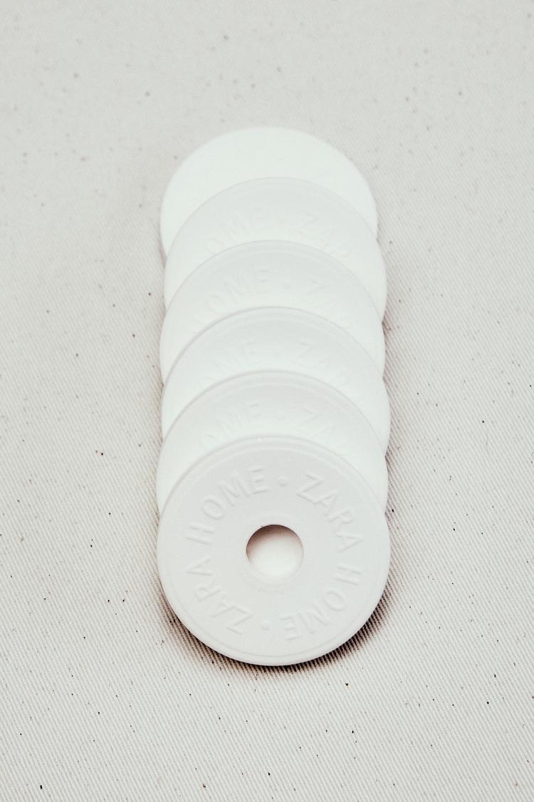 WHITE POWDERY SCENTED CERAMIC PACK (PACK OF 6) — Various
