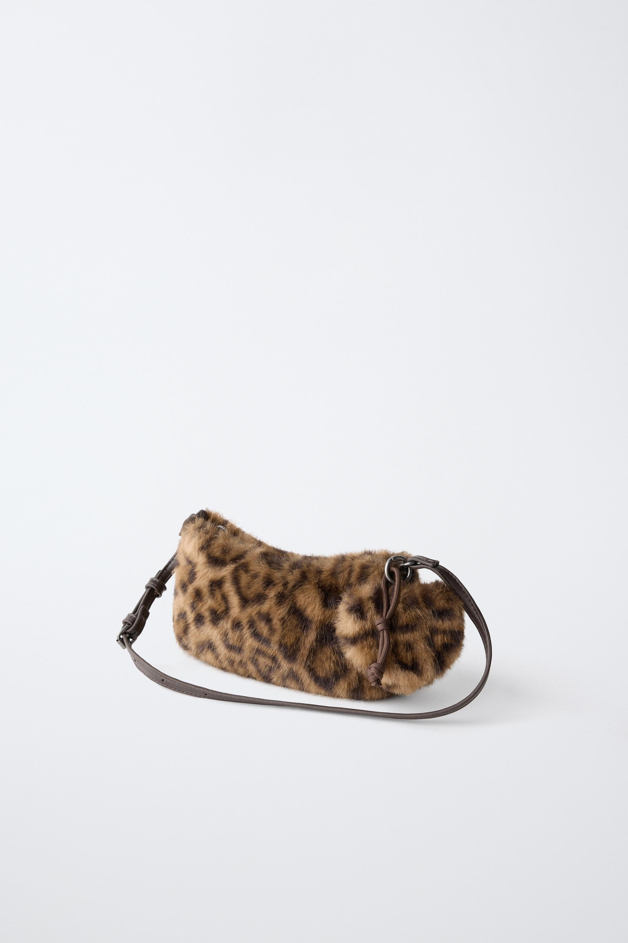 ANIMAL PRINT CHARM SHOULDER BAG