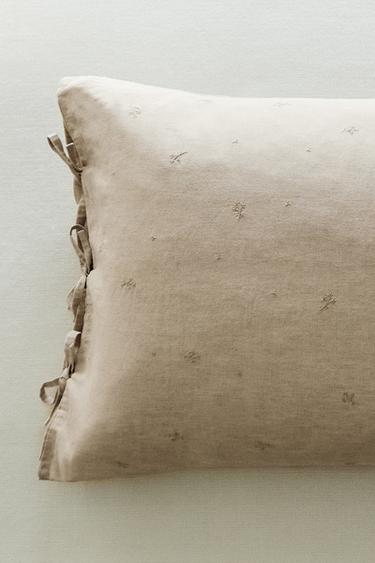 CHILDREN’S LINEN PILLOWCASE WITH FLORAL EMBROIDERY - Light beige by Zara - Image 5