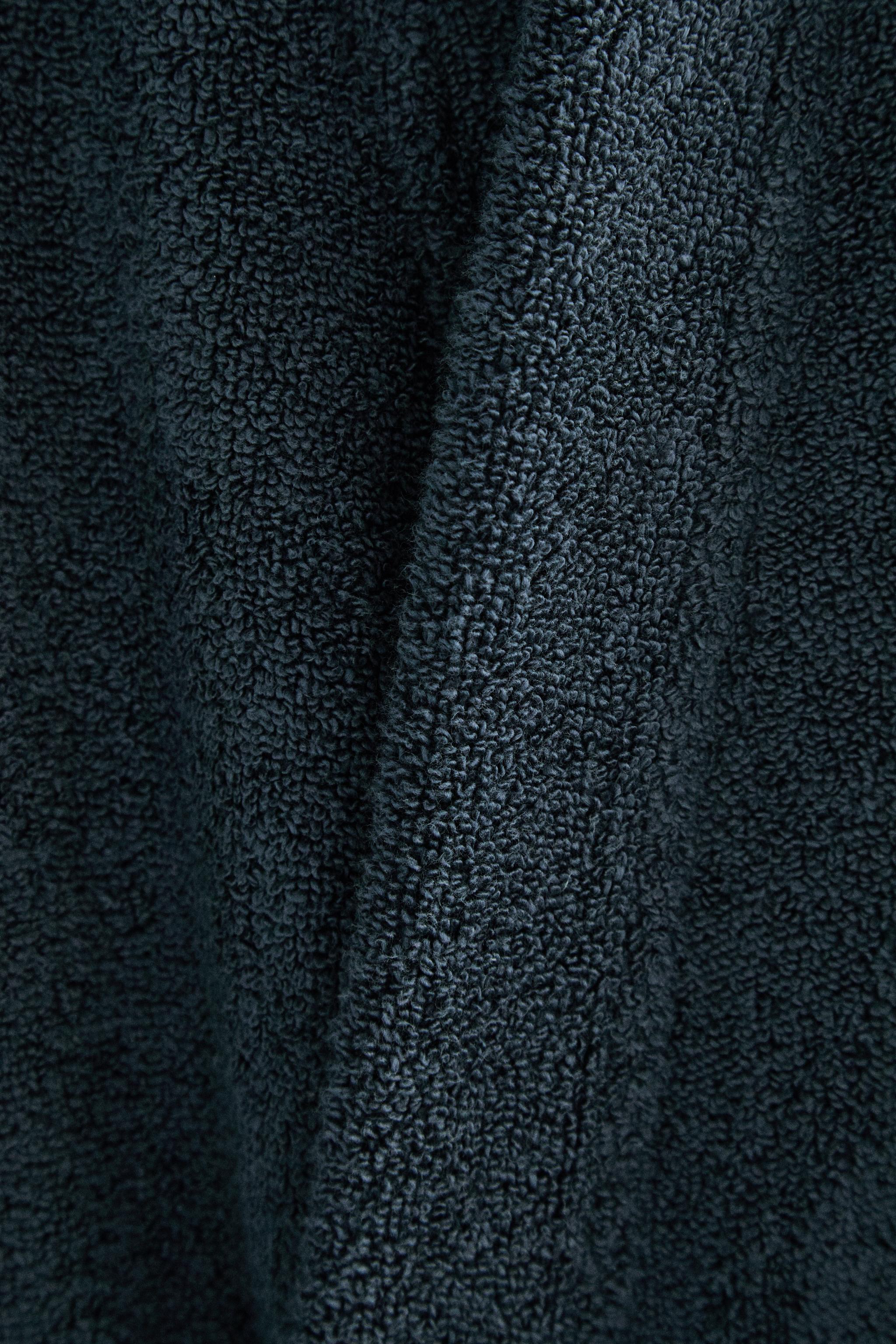 EXTRA SOFT BATHROBE WITH SCALLOPED EDGE (380 GxM²)