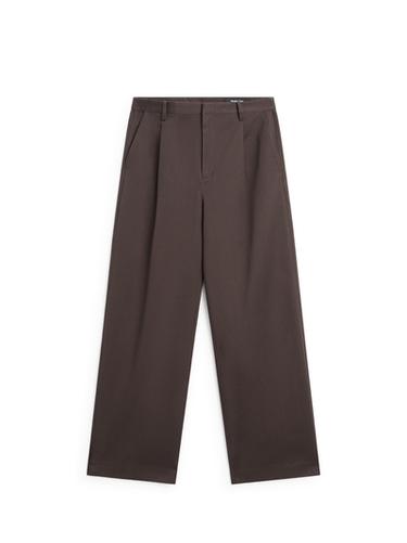 Pantalon à pinces en coton - Chocolat de Zara