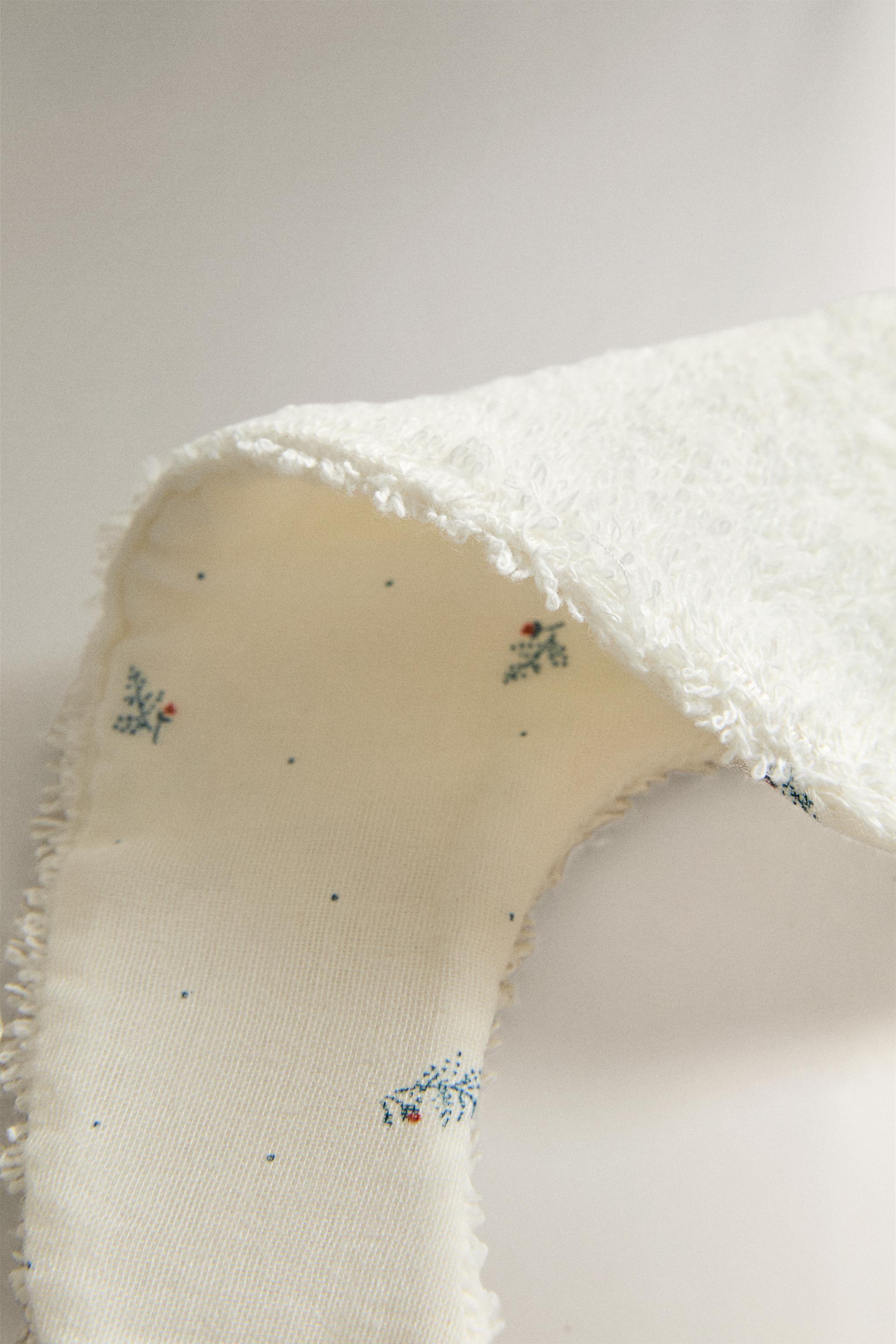 BABY FLORAL BIB