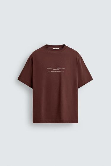 RELAXED FIT МАИЦА СО ГРАФИЧКИ ДЕЗЕН - Винско-црвена од Zara