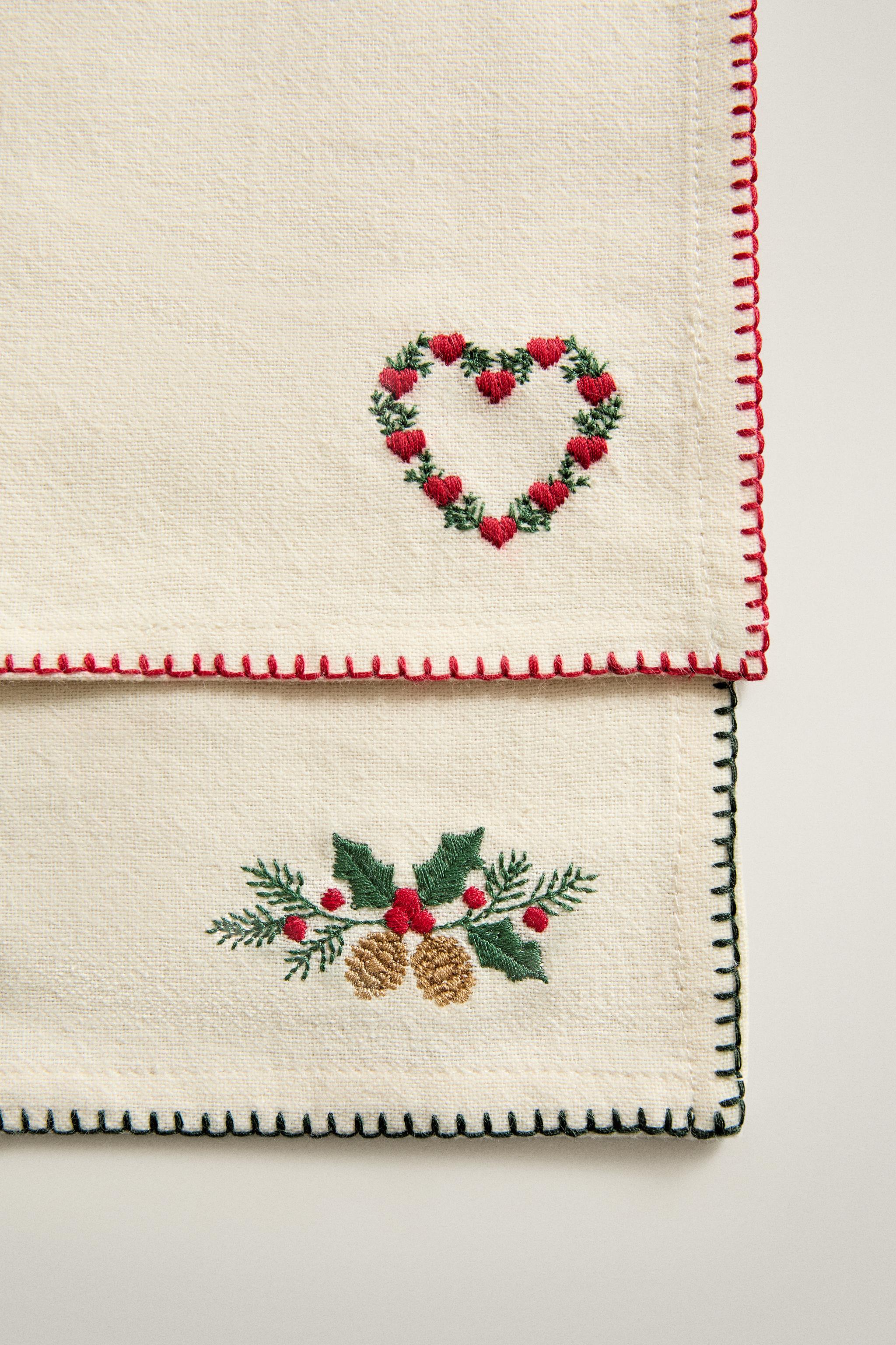 PACK OF EMBROIDERED CHRISTMAS NAPKINS WITH TRIM (PACK OF 2)