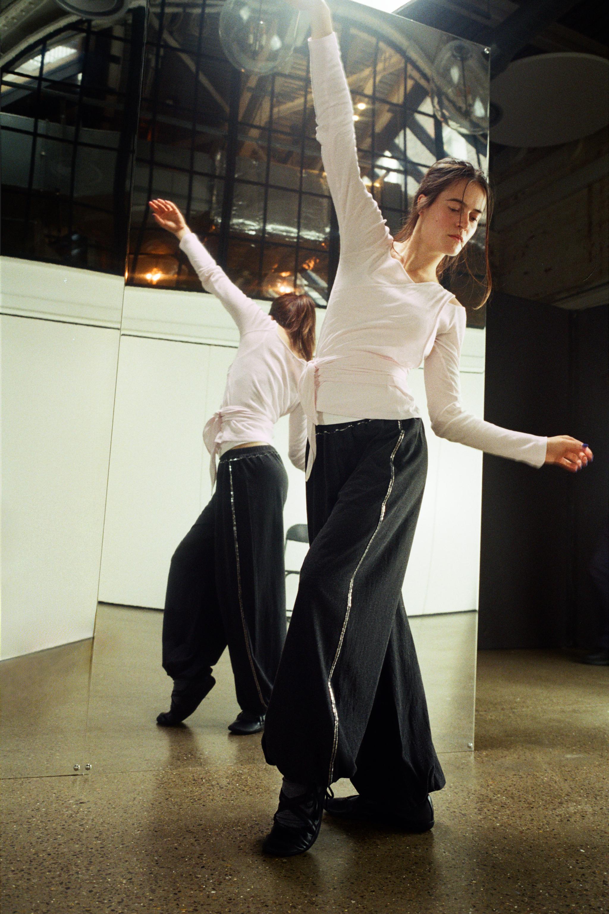 DOUBLE-EFFECT TIE TOP